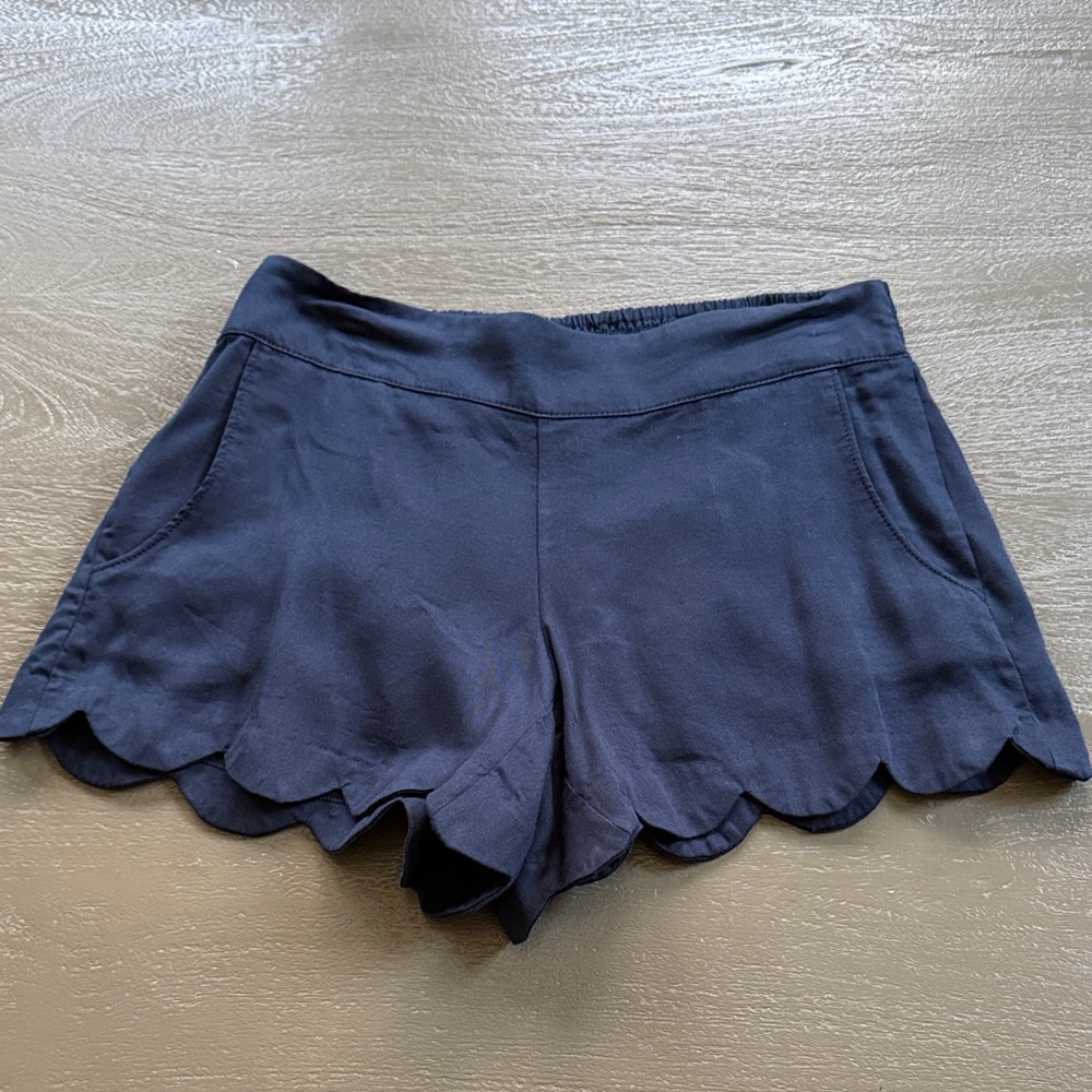 Lilly Pulitzer True Navy Scallop Pull On Shorts, size S, 4” inseam